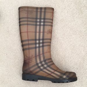 Burberry Rainboots. Size 6 (36). Made in Italy.